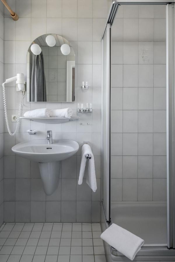Hotel Garni Moewe Am See Prien am Chiemsee Bagian luar foto